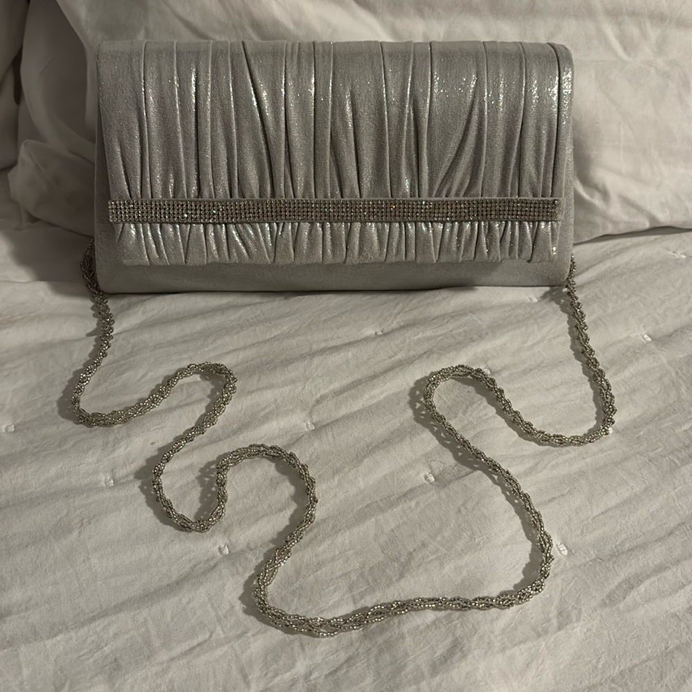 Nina Shoes Silver Sparkle Crossbody Bag – Flawless Condition!
